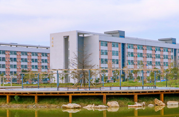 襄陽技師學(xué)院